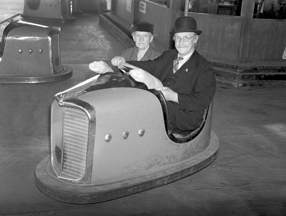 Radiobilarna 1942