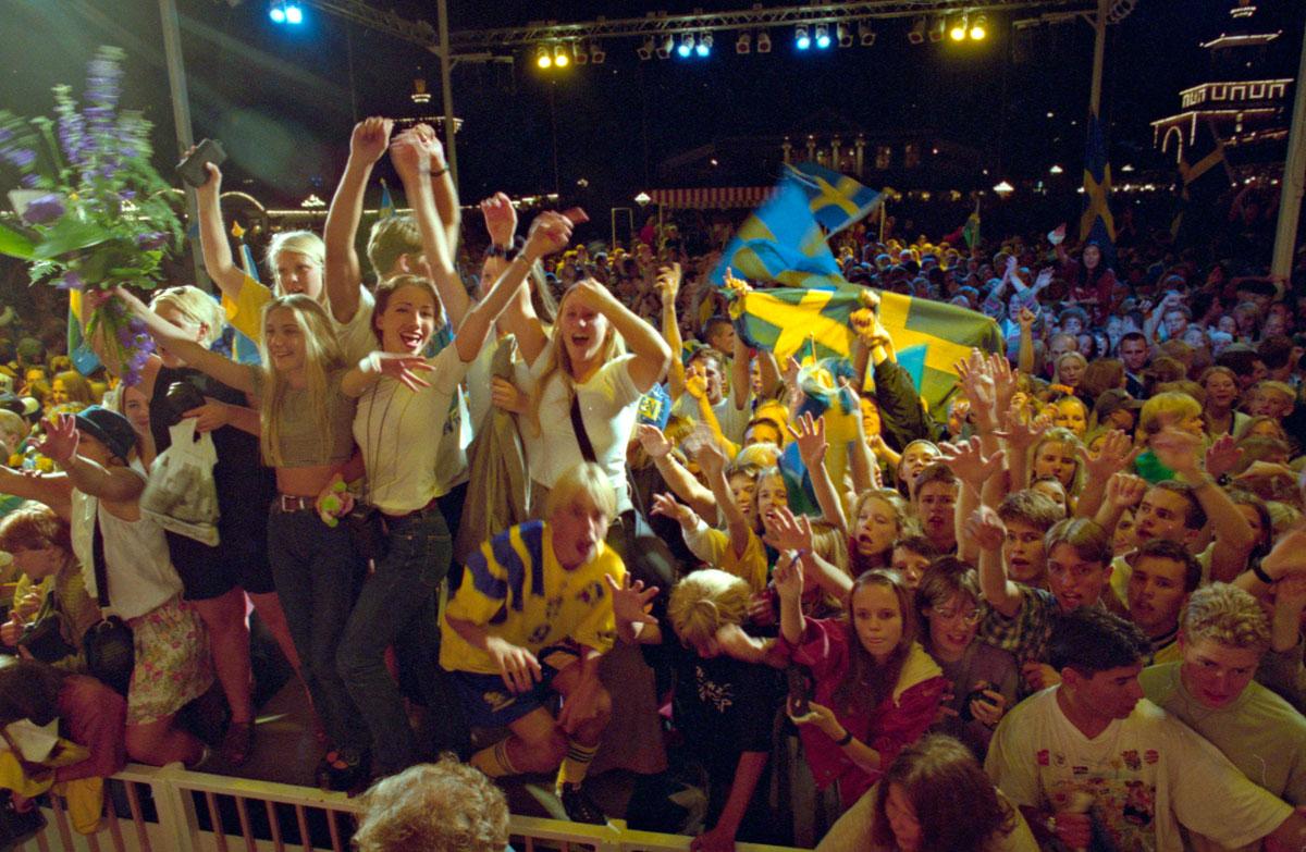 Svenska herrlandslaget i fotboll firas efter VM-bronset 1994.